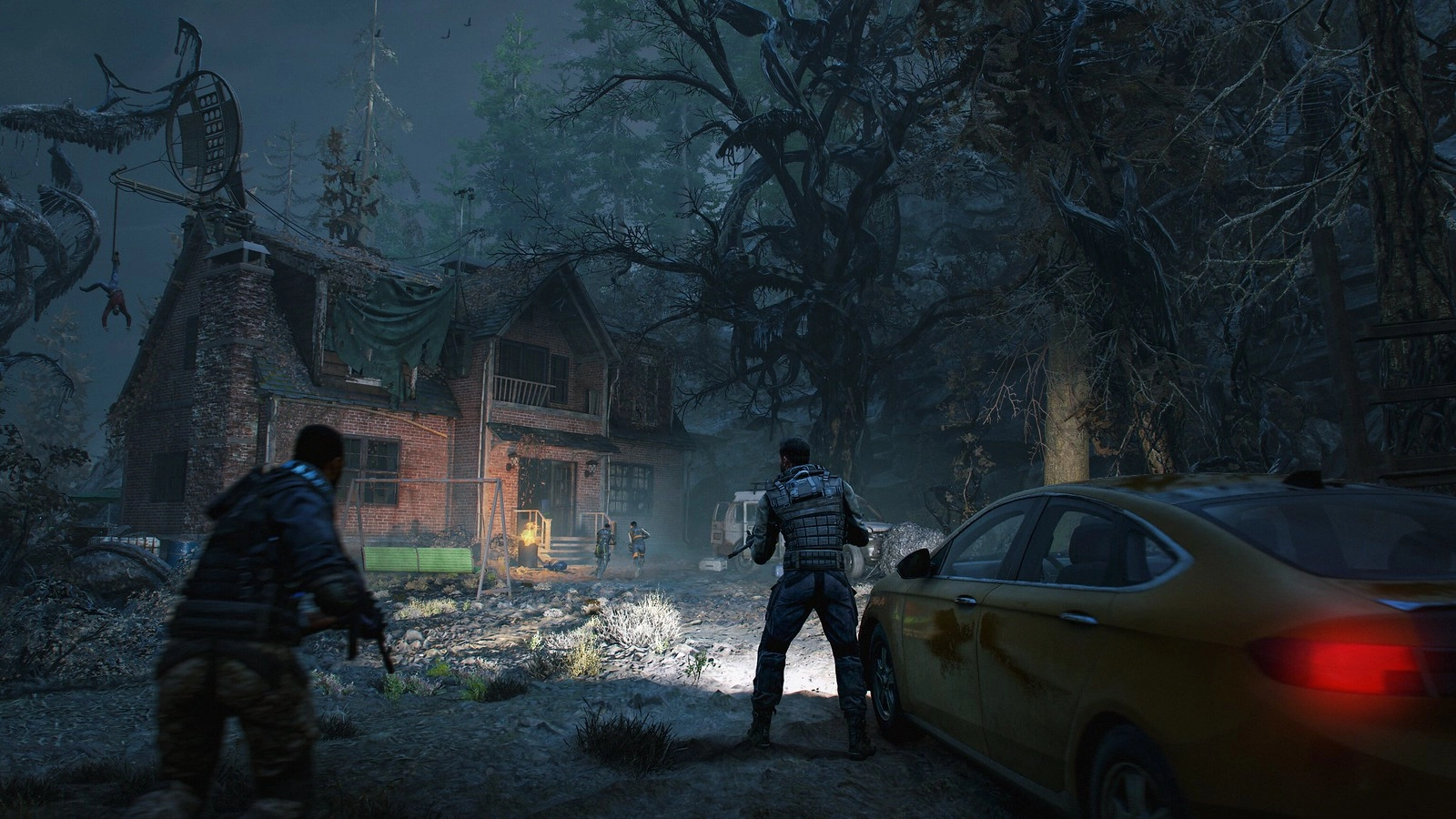 Two players in tactical gear approach a dilapidated house at night, with a yellow car nearby